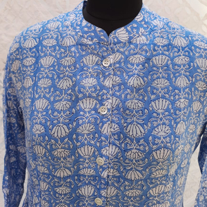 Robe chemise en tissu imprimé en coton en gros avec fermeture boutonnée et plissée cousue, robe décontractée pour femmes - Product Image 1