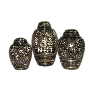 Hot Sale European Style Black Antique Handmade Metal Cremation Urns <b>Funeral</b> <b>Supplies</b> for Adults Ashes Urns - Product Image 1