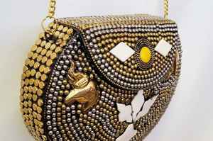 Bolso de Mano de Diseño de Lujo con Pedrería, Plateado, de Noche, Listo para Enviar, Resina, Mosaico de Latón con Metal - Product Image 3