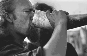 2024 nouvelle mode Viking corne à boire tasse accessoire écologique pour boissons et décorations de fête fabriqués à la main en Inde - Product Image 2