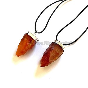 Compre un colgante de ágata amarilla con tres piedras facetadas |   Colgante Unisex de Ágata Amarilla con Banda en Línea - Product Image 1