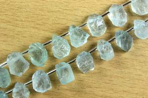 Perles de pierres précieuses en aigue-marine bleue naturelle de 21 pièces, forme brute inégale, perceuse latérale supérieure non traitée pour la fabrication de bijoux - Product Image 4