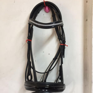 Bridon de luxe en cuir verni avec rênes antidérapantes – Têtière équestre de qualité supérieure - Product Image 1