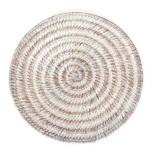 Napperons ronds tissés écologiques faits à la main en rotin blanchi à la chaux de style côtier bohème et tampons - Product Image 1
