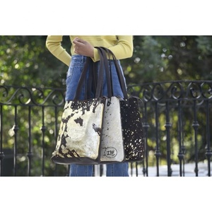 LW Nouvelle arrivée Sac fourre-tout de luxe pour femmes en cuir véritable fait à la main avec sangle réglable Sac à main pour l'hiver et l'été Portable - Product Image 1