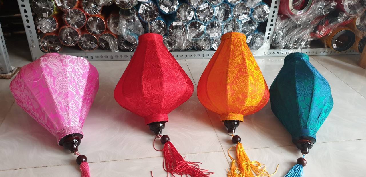 มีสีสัน