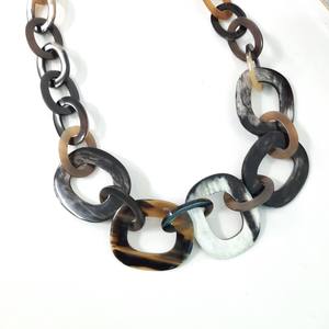 Collier élégant 100% fait à la main, écologique, en corne de buffle laquée, bijoux laqués, fabriqué au Vietnam - Product Image 2