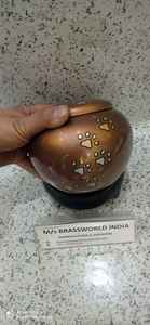 Odyssey โกศเผาสำหรับสัตว์เลี้ยงที่ใช้ในงานศพดีไซน์รูปอุ้งเท้าสัตว์เลี้ยงทำจากทองเหลืองและเหล็กสีน้ำตาลสไตล์อเมริกันอินเดีย - Product Image 4