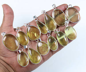 Venta al por mayor lote de estilo bohemio plateado limón cuarzo colgante natural para niños hecho de latón - Product Image 4