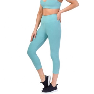 Ensemble de fitness d'été pour femmes : Leggings mi-taille, longueur genou, doux, athlétiques, effet ventre plat, extensibles dans les quatre sens, pour la course et le yoga - Product Image 3