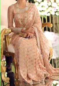 Dernier sari traditionnel indien élégant orné de perles de cristal pour les femmes pour les mariages - Product Image 2