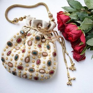 Beaux sacs Potli en soie 2021 pour fêtes et mariages ornés de perles de verre en cristal, de perles de pierre et de travaux Zardozi - Product Image 1