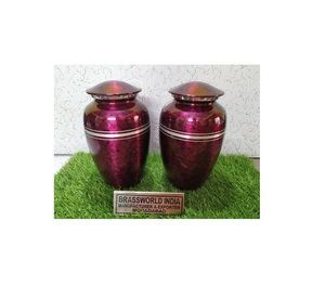 Urne en alliage d'aluminium pour adultes de qualité supérieure par Brassworld Inde Fournitures funéraires en laiton de qualité supérieure - Product Image 1