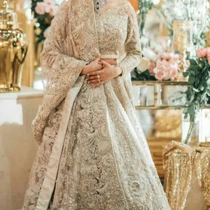 Стильное модное индийское/пакистанское свадебное платье, украшенное хрустальными бусинами, каменная работа для свадьбы = 2020