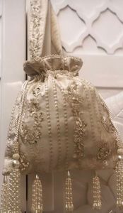NEW--POTLI-BAG กับ ELEGANT--HAND--EMBROIDERY--KASAB,RESHAM,ไข่มุก,งานหิน ON--BAGS สำหรับงานปาร์ตี้และงานแต่งงาน @ 2021 - Product Image 2