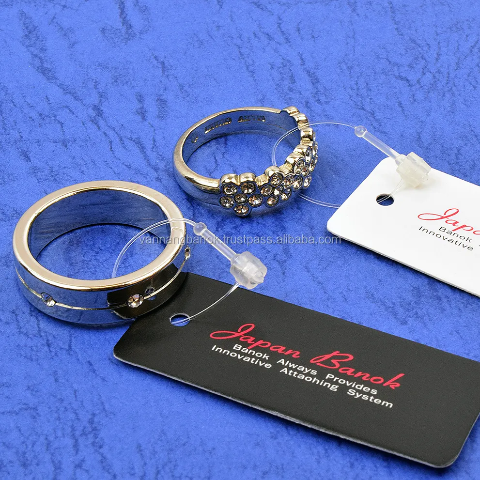 Mini Lox é feito de plástico PP, sustentável, adequado para anexar acessórios e mini roupas, como anéis e colar