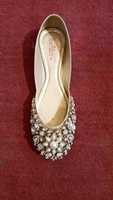 Dernières chaussures plates Khussa perlées pour femmes semelle intérieure en cuir véritable confortable et légère avec PU pour vêtements de mariée