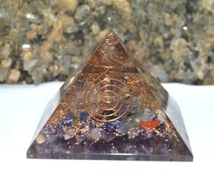 Feng Shui Guérison Pierres Précieuses Énergie Pyramides Cristal Sculpté Quartz et Agate avec Technique de Gravure Mascotte Thème Orgone Point - Product Image 1