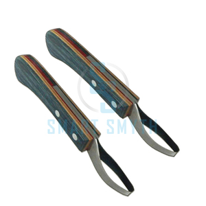 Cuchillo de acero inoxidable para el cuidado de los animales y la salud, con mango de madera para un mejor agarre, instrumento veterinario - Product Image 1