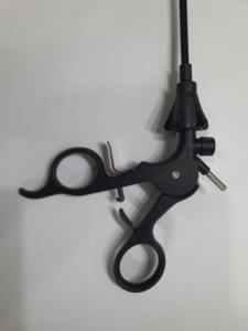 Pinzas de Laparoscopia Manuales de Acero Inoxidable Negras con 1 x 2 Dientes, 30 cm de Longitud, Marca Endo Tech, 5 Años de Garantía - Product Image 3