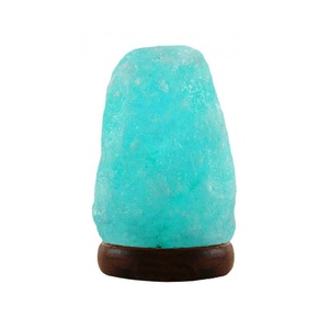 Lampe en sel de l'Himalaya de haute qualité, lumière LED multicolore USB, matériau organique, forme géométrique sculptée au toucher réel - Sián Enterprises - Product Image 3