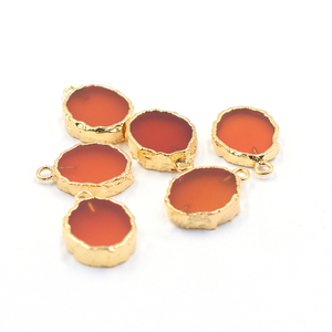 Colgante de ónix rojo 15-17MM Forma ovalada chapada en oro de 14K/18K con fianza hecha de latón - Product Image 4