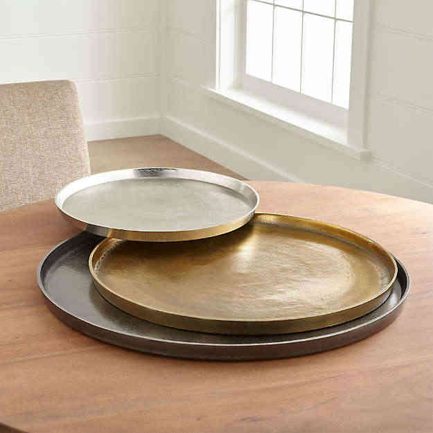Simple Round Shape Metal Tray Serving for Cake & Chocolate Sweet Pieces Sale for Wholesale Price