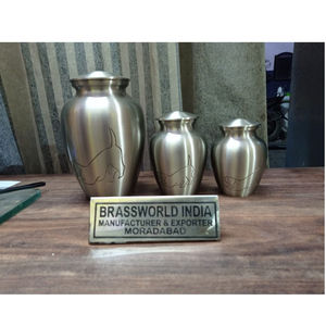 Urna de perro de latón para suministros funerarios de cremación de mascotas - Product Image 1
