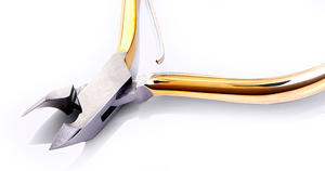 Pince à cuticules pour Nail Art Poignée ergonomique à ressort unique plaquée or Conception durable Pédicure Manucure Coupe-cuticules pour ongles - Product Image 5