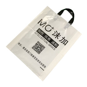 Sacs à provisions en plastique Poly personnalisé, poignée à boucle souple, sac en plastique avec Logo personnalisé, fabriqué par HANPAK JSC - Product Image 3