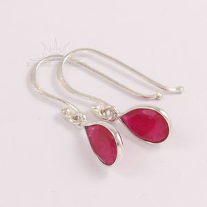 Pendiente encantador de alta calidad teñido rubí pera corte gemas 925 plata esterlina pura rubí pendientes pera corte facetado pendientes - Product Image 1