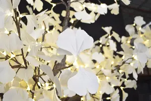 आउटडोर शादियों की सजावट के लिए सफेद जिन्कगो पत्ती पेड़ प्रकाश का नेतृत्व किया