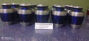 Urna de cremación de Metal de estilo americano ALUMINIO AZUL PLATA GRABADO para ADULTOS Brassworld India Suministros funerarios - Product Image 6