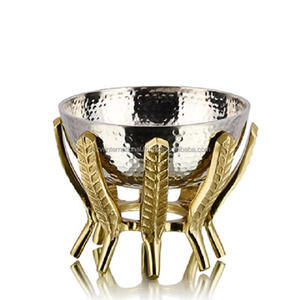 แท่นวางเขากวางดีไซน์ทันสมัยหรูหราพร้อมชามชิ้นกลางลายนูนชุบทองอุปกรณ์รับประทานอาหารอลูมิเนียมตามสั่ง - Product Image 1