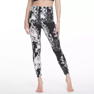 Leggings de yoga suaves con logotipo personalizado de cintura alta, pantalones ajustados para mujer, mallas atléticas para correr para entrenamientos intensos - Product Image 1