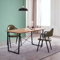 Chaise de salle à manger au design nordique moderne avec structure en acier, revêtement en PU noir, meubles en bois pour la salle à manger, utilisation en intérieur