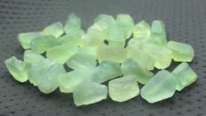 10 Uds. De piedras preciosas sueltas de Prehnita verde menta Natural cortadas a mano, piedras crudas de Prehnita cruda para hacer joyas hechas a mano sin tratar - Product Image 4