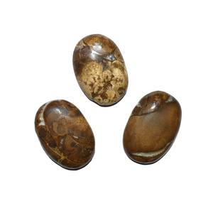 Venta al por mayor cabujones de jaspe manchado Piedra Natural Feng Shui y ágata tallada estilo amor para decoración del hogar piedra preciosa grabada - Product Image 1