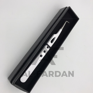 Pince à cils à manche dentelé couleur blanche mate Angle de 90 degrés Logo personnalisé en acier inoxydable japonais avec boîtes à cartes - Product Image 1