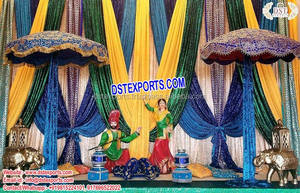 Punjabi Mehndi Setup con estatuas decorativas Punjabi Wedding Village Theme Mehndi Stage Punjabi Wedding Ladies Sangeet Decor Set - Product Image 3