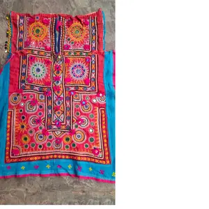 Textile tribal brodé à la main sur mesure, en patchwork tribal, avec un thème banjara, adapté pour la décoration de la maison, offre spéciale