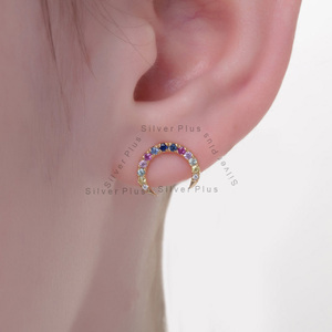 Pendientes de Oro Rosa Macizo de 18K, Forma de Media Luna, con Múltiples Zafiros, Rubíes y Esmeraldas, Joyería de Oro - Product Image 2