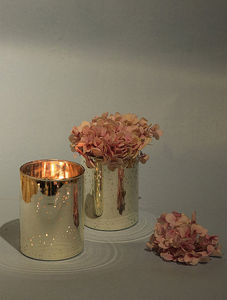 Portavelas de Metal Glamuroso con Diseño Calado, Ideal para Decoración del Hogar con Velas de Lujo - Product Image 2