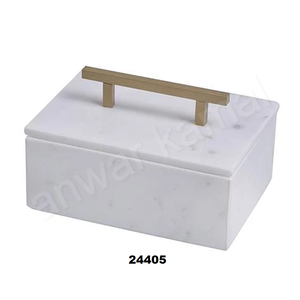 Boîte à pain en marbre blanc avec couvercle en marbre et poignée en laiton pour comptoir et table de cuisine - Product Image 1