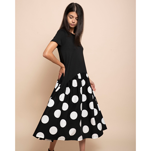 Vestido italiano de manga corta con cuello redondo de la mejor calidad, con estampado de campanas, cortes y volantes, y falda con lunares, para el día a día. - Product Image 4