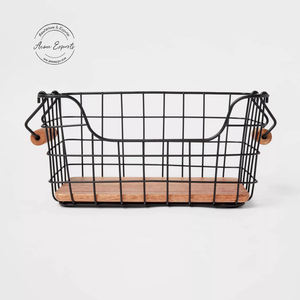 Elegante cesta de almacenamiento de alambre de metal con base de madera Diseño duradero para cocina Despensa Baño y organización del hogar - Product Image 2