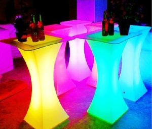 Iluminación Moderna, Muebles de Plástico Iluminados con LED para Exteriores en Dubái - Product Image 3
