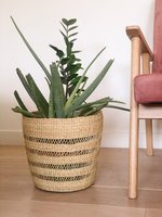 Pot Tanaman Besar Berdiri dari Rumput Laut, Anyaman Tangan, Ramah Lingkungan, Tahan Lama, Vintage, Elegan, Ukiran Tangan, Desain Minimalis