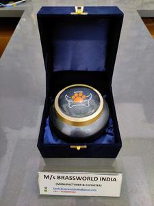 Brassworld India's Pet Odyssey Urn Suministros funerarios de metal de estilo americano para adultos El mejor precio en India - Product Image 6
