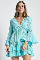 Robe courte bohème 2020, style babydoll, look de vacances, ambiance bohème gypsie, manches cloche, robe de plage mignonne, tunique à œillets en coton à volants